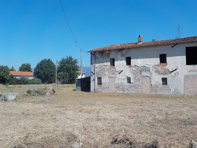 Rustico con terreno-Rif.